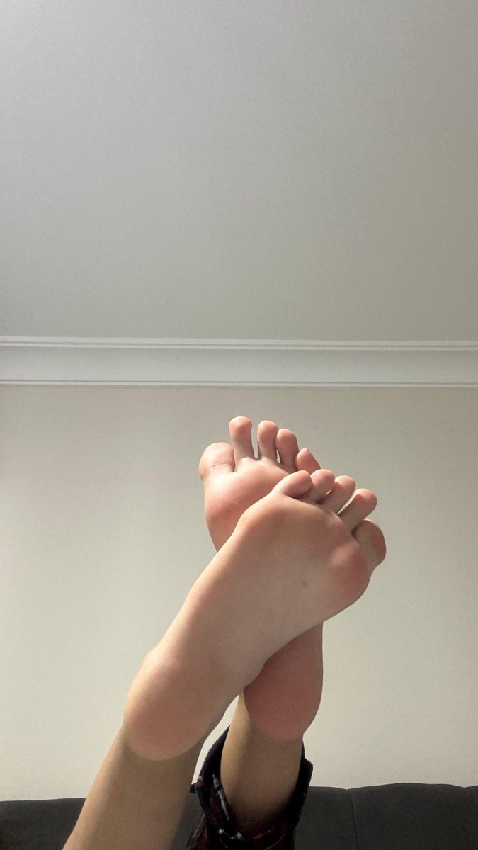 BarbieFeetsss's tweet photo. @spoilmissalison 🫦🫦 https://t.co/j7tP25i4iy
