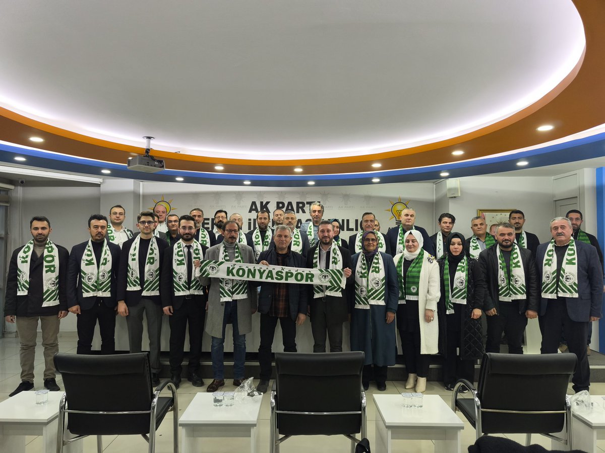 akpartimeram's tweet photo. Konyaspor'umuza hep destek tam destek!

Yanlış verilen hakem kararlarıyla Konyaspor'umuzun emeklerinin hiçe sayılmasını kınıyoruz.

İl Başkanımız @fatihozgokcen'in de dediği gibi "Konyaspor bu şehrin ortak değeri, hepimizin sevdası, gururudur" diyoruz.
@konyaspor
#BizimMeram🤍💚 https://t.co/rmT3gDEnez