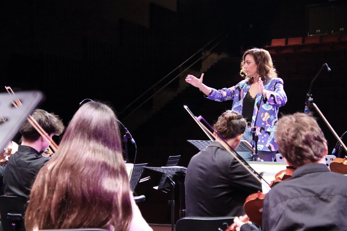 Hay algo especial al trabajar con jóvenes: El entusiasmo, la entrega y su forma de vivir la música lo impregnan todo, desde los ensayos hasta el concierto 🎶

Gracias siempre a la <a href="/jorcam_/">JORCAM</a>  por su pasión y cariño dentro y fuera de el escenario.

📸 Fotos: <a href="/andreshgil/">Andrés H Gil López</a> 🙏🏻