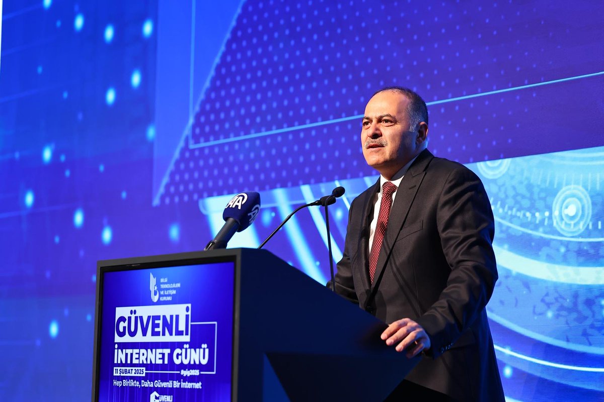 gitresmi's tweet image. BTK ev sahipliğinde, Tırımız ile Güvenli İnternet Günü&apos;nü, geleceğimizin teminatı olan çocuklarımız ve değerli paydaşlarımızla birlikte coşkulu bir şekilde kutladık!😊    

Dijital dünyada, bilinçli internet kullanımını yaymak için hep birlikte güç birliği yapıyoruz. 💪

#GİG2025