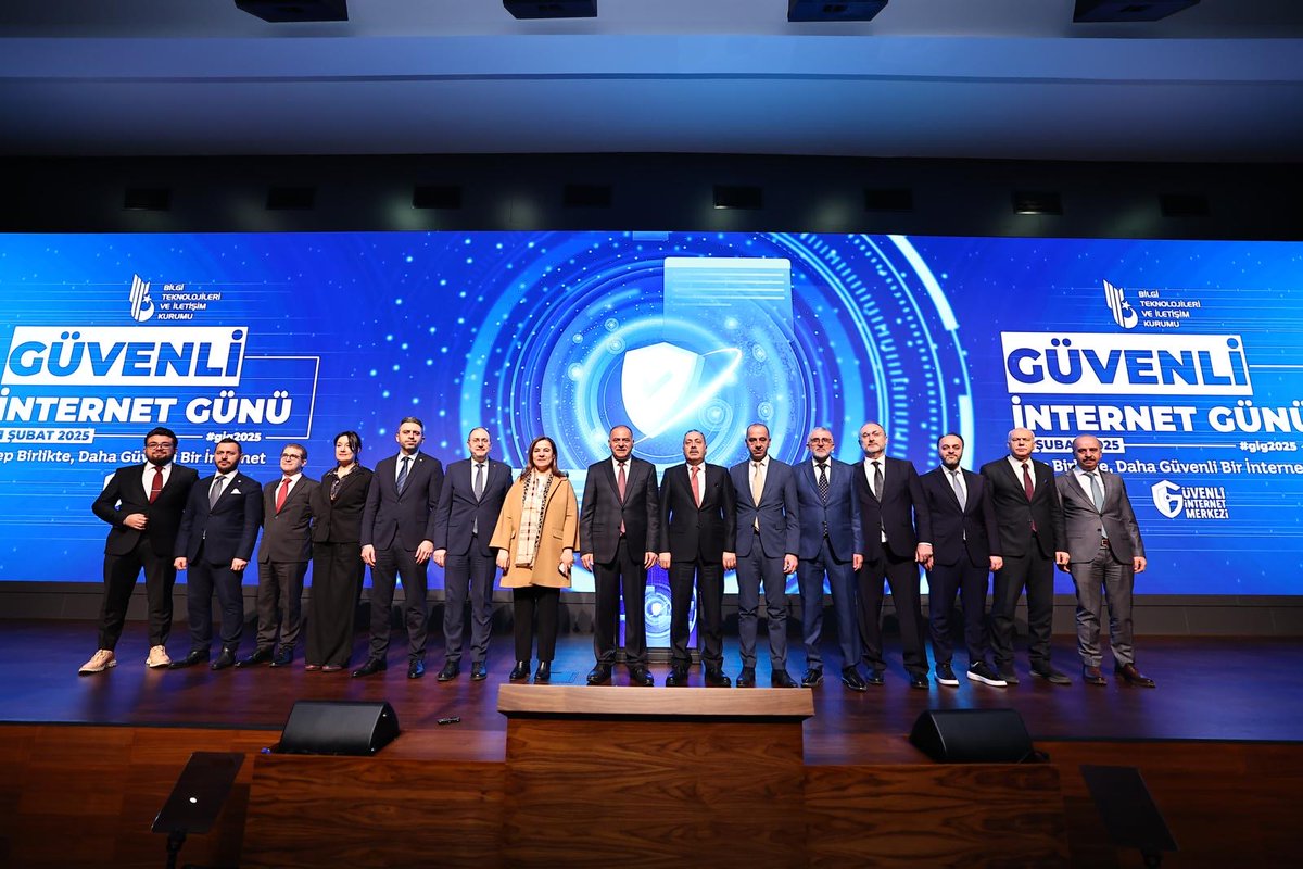 gitresmi's tweet image. BTK ev sahipliğinde, Tırımız ile Güvenli İnternet Günü&apos;nü, geleceğimizin teminatı olan çocuklarımız ve değerli paydaşlarımızla birlikte coşkulu bir şekilde kutladık!😊    

Dijital dünyada, bilinçli internet kullanımını yaymak için hep birlikte güç birliği yapıyoruz. 💪

#GİG2025