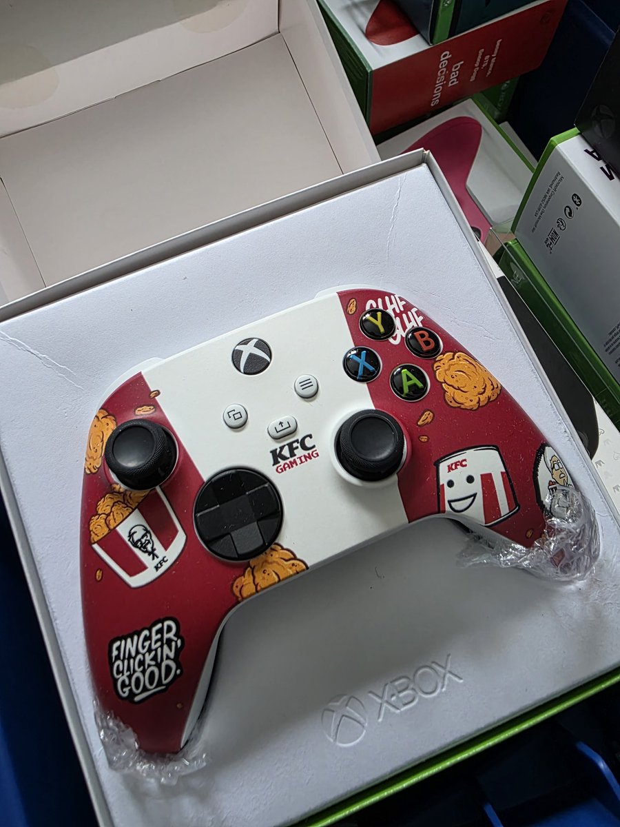 Pr3TV's tweet image. They ask what controller i use and how I got so good.... 🤷😏 #CallofDuty #cod #KFC #collab #trickshotting