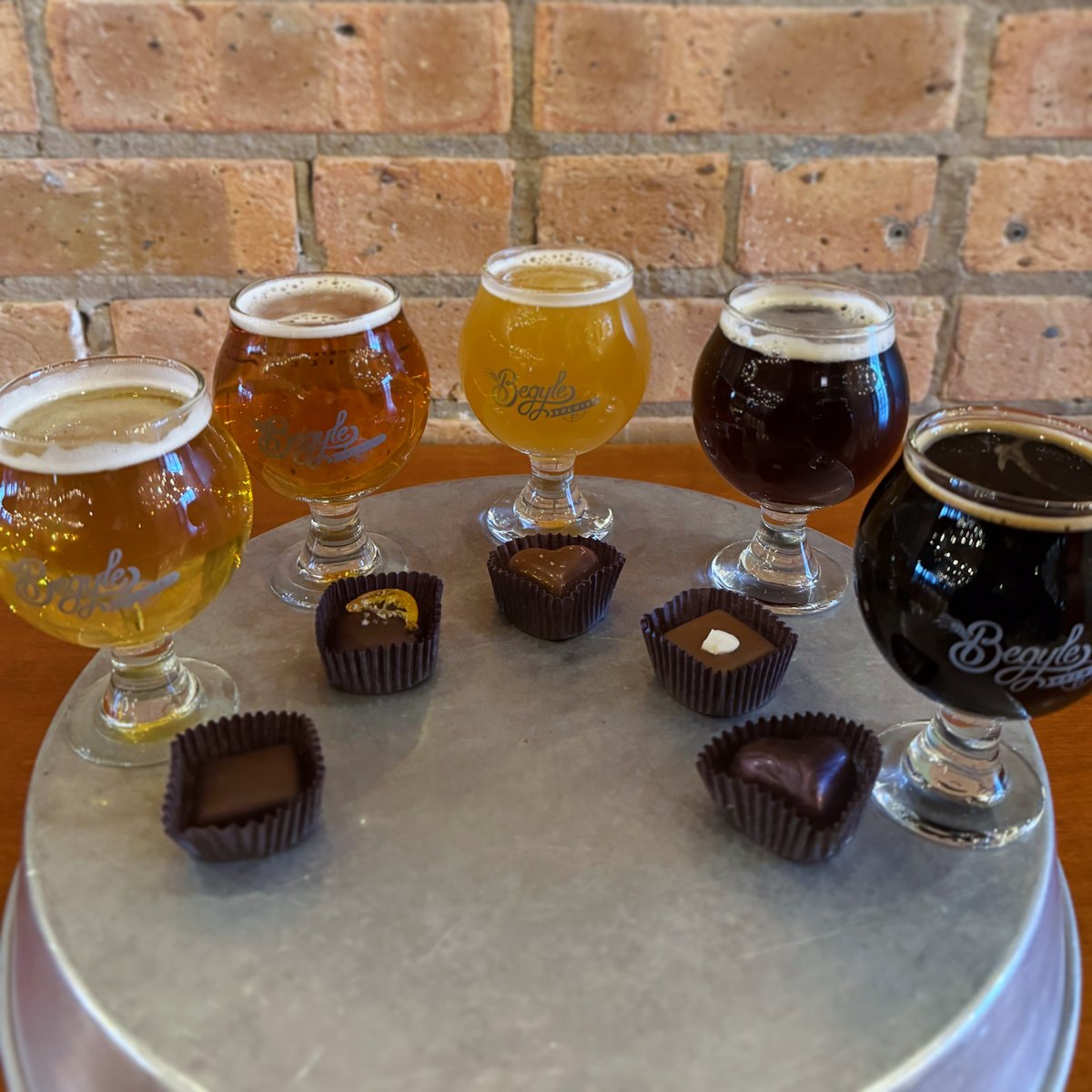 Still looking for a special way to treat your sweetie? Grab tickets for tomorrow's in-person guided tasting event featuring 5 perfect pairings of artisanal chocolates from Katherine Anne Confections and delicious Begyle beer 🍻🩷🍫

🔽🔽🔽
checkout.square.site/merchant/ML5BK…