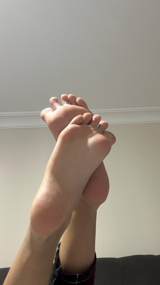 BarbieFeetsss's tweet photo. Follow the Gorgeous 👅👅 #feet #footfetısh https://t.co/Mwt3Qwv5n4
