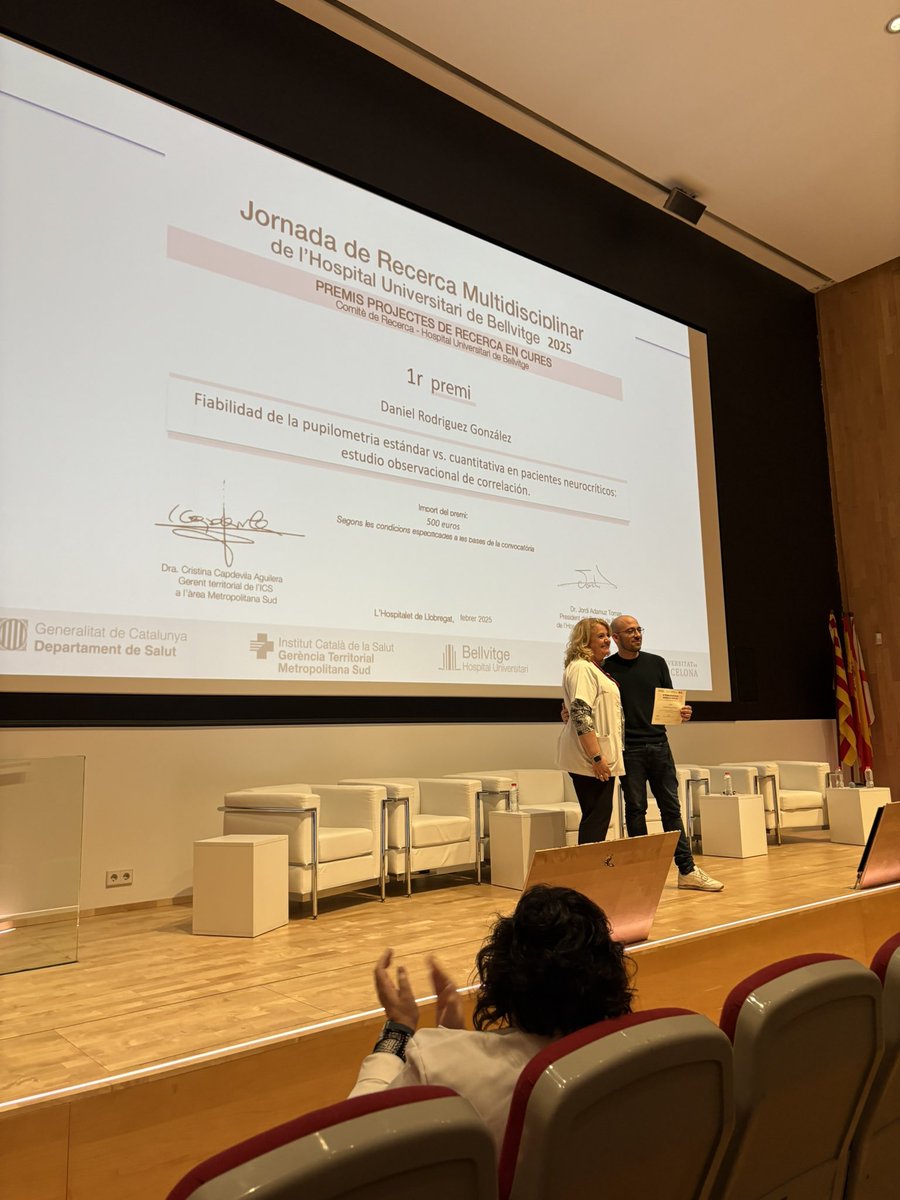 andreaaurbinaa's tweet photo. 📣 Espectacular #JornadadeRecercaMultidisciplinar d’avui a l’@hbellvitge . Grans projectes presentats als Premis de Recerca en #Cures liderats per professionals de la direcció infermera 💪🏻👏🏻👏🏻 Felicitats !! #OrgullBellvitge #RecercaenCures #Seguim🔝🔝 https://t.co/N5ZDfEVRH7