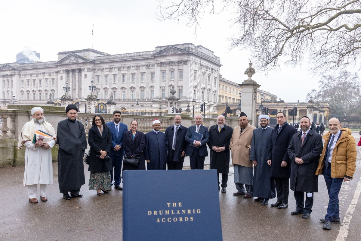 Qari Asim MBE tweet media