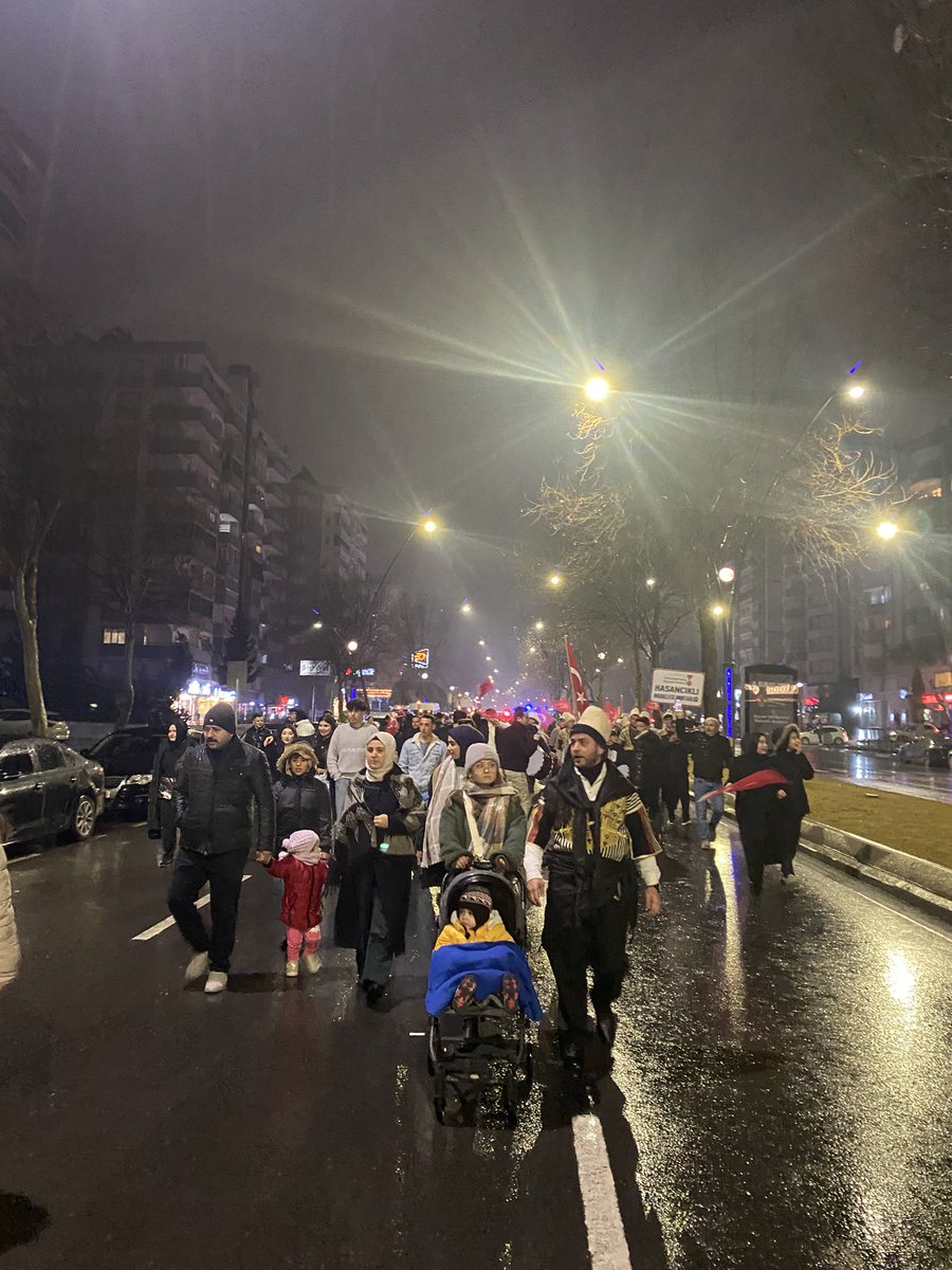 Gençlik ve Spor İl Müdürlüğümüzce,
Kahramanmaraş’ın düşman işgalinden kurtuluşunun 105. Yıldönümü etkinlikleri kapsamında gençlik çalışanların, sporcularımızın,personellerimizin, gönüllülerimizin ve vatandaşların yoğun katılımıyla “Kurtuluş korteji” düzenlendi.