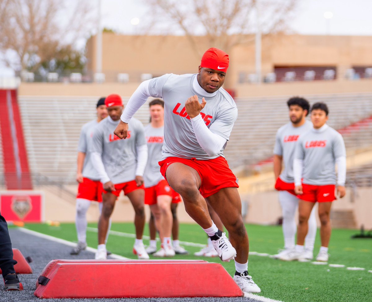 Tuesday snaps.

📸➡️Lydia Alvarado

#GoLobos | 🐺🆙