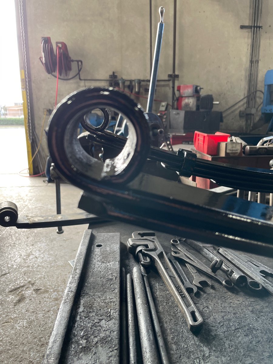 BettsTruckParts's tweet image. One of our service technicians at our TPS Fresno branch was working on a leaf spring repair. The main and second leaves needed to be two inches taller, so they were re-arched to achieve the additional length before being finished. 

#leafspringrepair