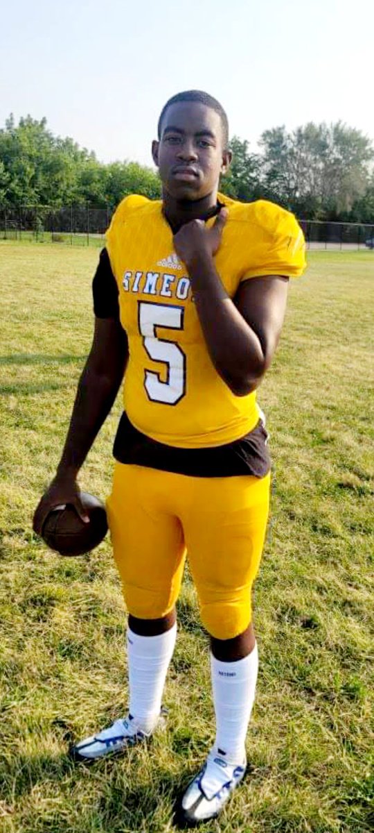 Michaelsims_01's tweet photo. Rewind: Sophomore season was loaded! Varsity -QB #21- And JV- QB #5...  We won the Varsity City and Prep Bowl Championship. Just a few clips of many!! https://t.co/haBDw9bGmD