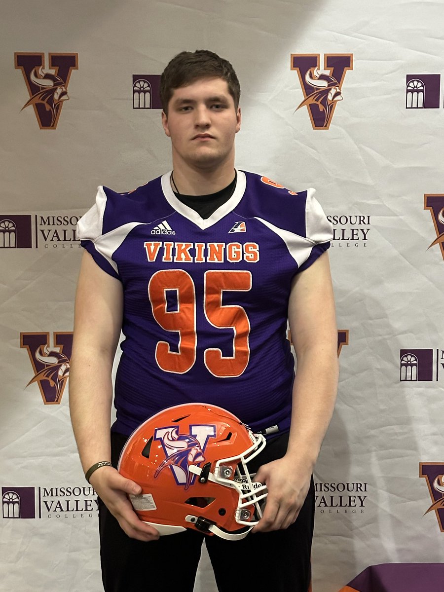 Thanks to everyone who helped me in the long road to get her but is official I am committing to <a href="/MVCFOOTBALL/">Missouri Valley </a> thank you <a href="/coachgoulet/">Jack Goulet</a> for the amazing opportunity to continue my education and career in football <a href="/missourivalley/">Missouri Valley College</a> <a href="/MVCAthletics/">MVC Athletics</a> <a href="/ChazWrightTV/">Chaz Wright 🌵</a> <a href="/NeoshoFootball/">Neosho Football</a>