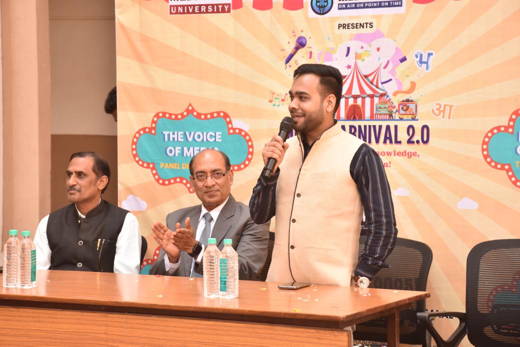 AkashChoukse's tweet photo. इंदौर के प्रसिद्ध @Medicaps_Indore में आयोजित मीडिया कार्निवाल का शुभारंभ किया। कार्यक्रम में कुलपति डॉ डीके पटनायक, डायरेक्टर पीआर सुजीत सिंघल, प्रो. कुबेर दत्त भी मौजूद थे। कार्निवाल को लेकर छात्रों में जबरदस्त उत्साह था। https://t.co/9QOwi1CLxD