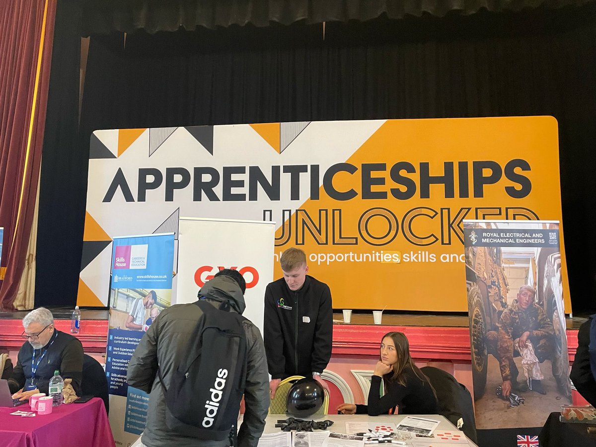 The students had an amazing day today <a href="/Shipley_College/">Shipley College</a> Apprenticeships Unlocked event, where they had the opportunity to connect with potential employers. The added bonus of freebies made the experience even more enjoyable #CarltonCareers #CarltonEdge💎