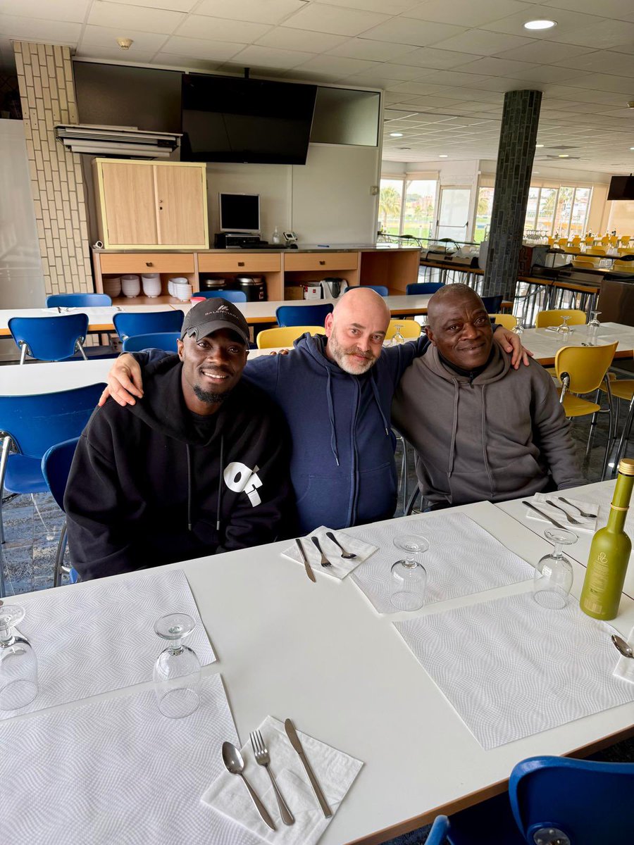 Eric Bailly tweet media