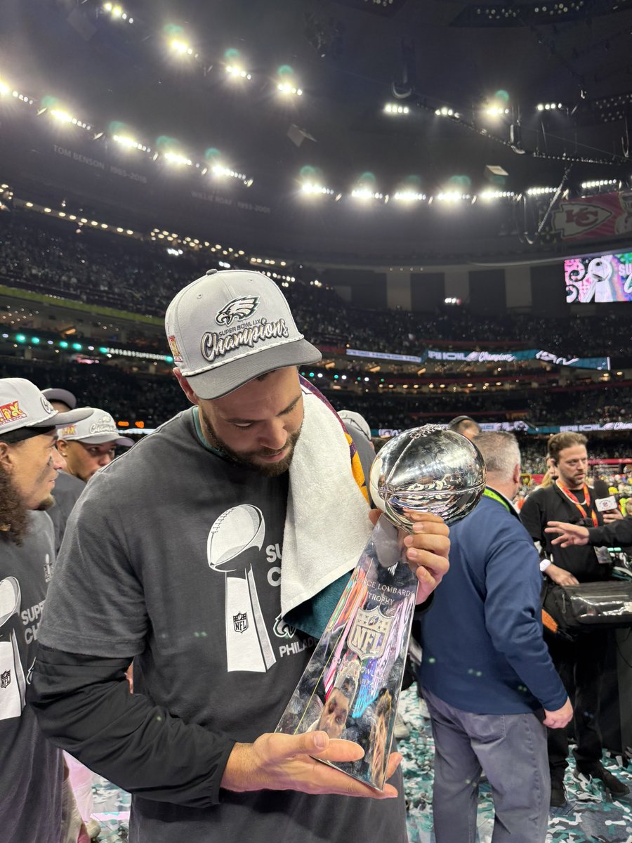FauxJeaux's tweet photo. CJ Uzomah is a super bowl champ https://t.co/bekHFqYvbl
