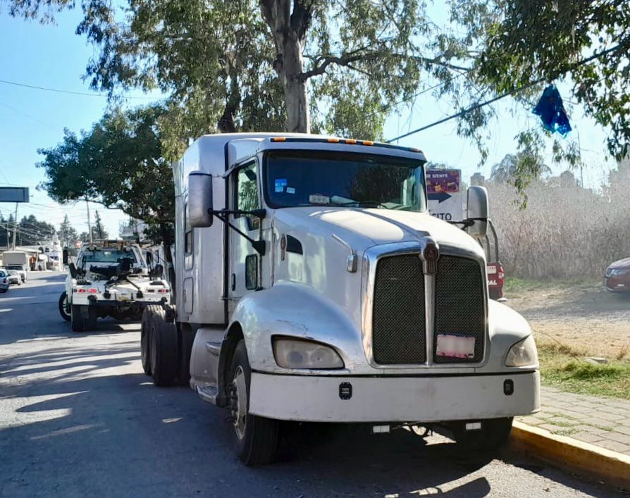 CurulPuebla's tweet photo. 🚛 || Policía de #SanAndrésCholula recuperó un tractocamión robado en la junta auxiliar San Francisco #Acatepec. Será la autoridad ministerial quien se encargará de las diligencias correspondientes. #CurulPuebla https://t.co/srjbNS1T0Y