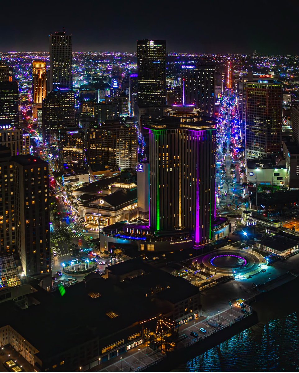 NOLASuperBowlHC's tweet image. The city was lit up for Super Bowl LIX!
📸: @JeffParishSO
