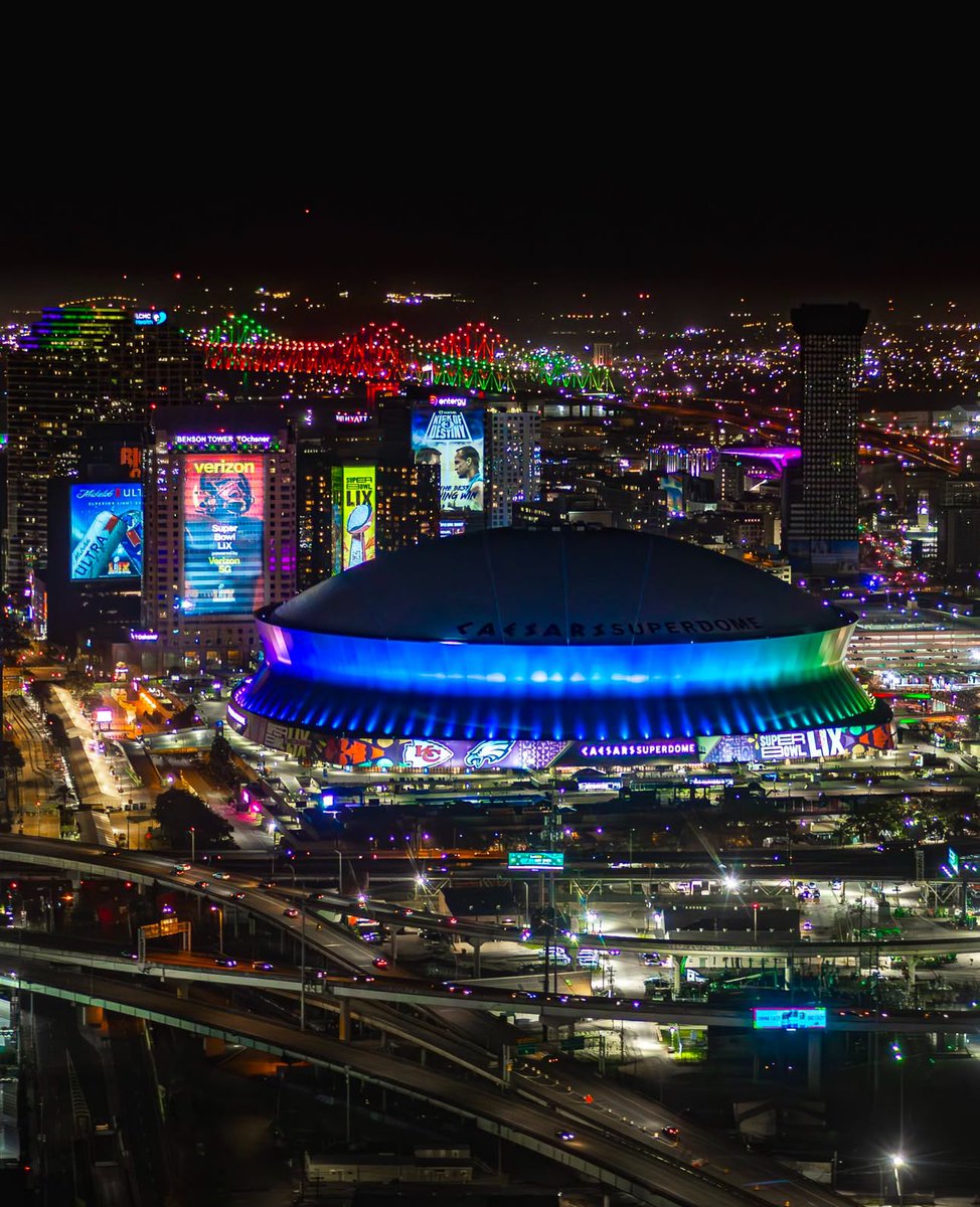NOLASuperBowlHC's tweet image. The city was lit up for Super Bowl LIX!
📸: @JeffParishSO