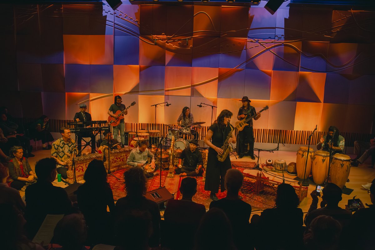 [PUBLICITY]: Acclaimed Balinese gamelan orchestra, Gamelan DanAnda, in collaboration with electro-jazz-fusion group Firetail, highlights the beauty of cultural exchange through their new album ‘Anglayang’. 

hunger.digital/blog/media-cam…

#newmusic #jazz #jazzfusion #balinese #gamelan