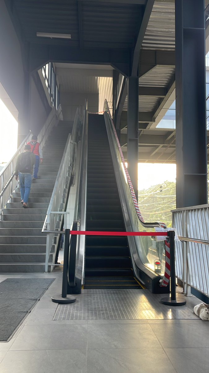 Udah meninggal berapa lama nih wahana <a href="/lrtjabodebek/">LRT Jabodebek</a>