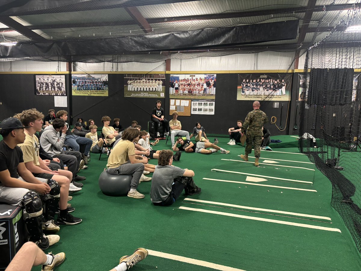 Thank you to Sgt. Major Clark for speaking with the Baseball Team today about the importance of the anthem and the value of servant leadership. #goldenbearbaseball💛🖤🐻⚾️