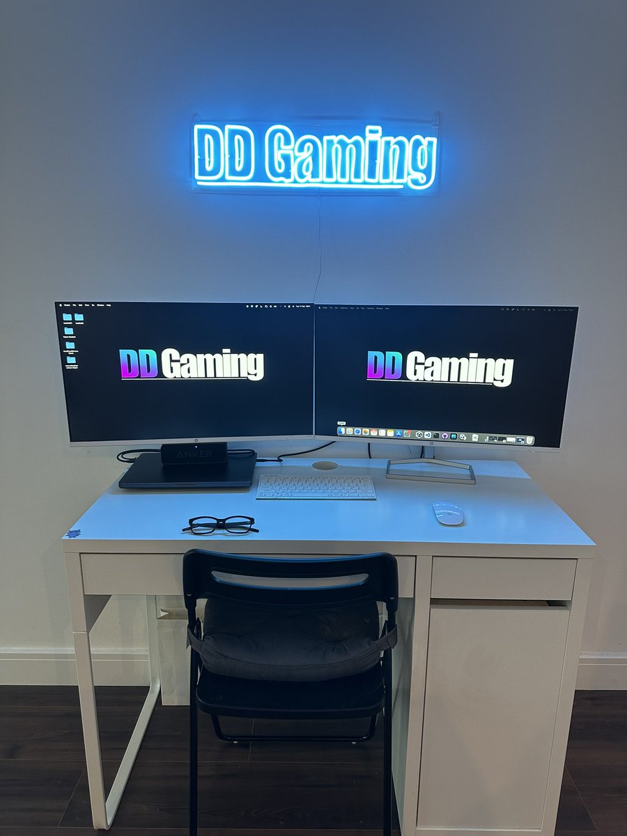 DeanDev10's tweet photo. Rate the set up 🤓 https://t.co/AcZAINzLAX