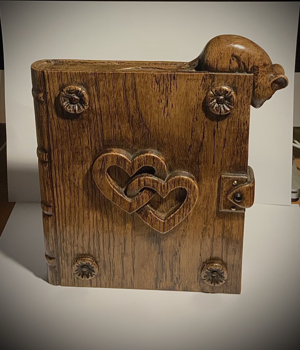 woodcarver_t's tweet image. Good night from me &amp;amp; the mice 😴🐭💤