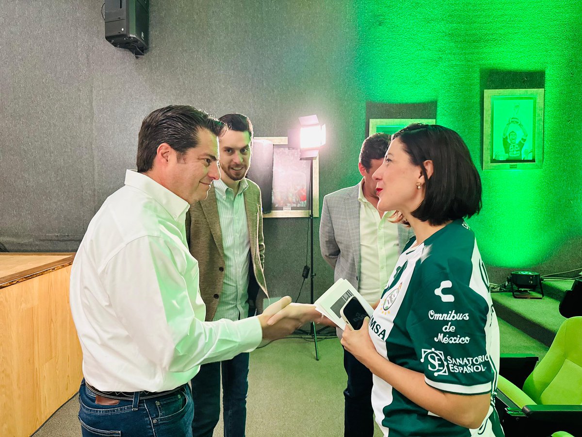 Felicidades a <a href="/ClubSantos/">Club Santos</a> por esta nueva alianza con <a href="/mi_stori/">Stori</a> en favor de la inclusión financiera. Gracias por la invitación y seguiremos construyendo proyectos en equipo. #coahuilapadelante #guerreros <a href="/josejavieraf/">José Javier Abella</a> <a href="/OrtizTano/">Fernando Tano Ortiz</a> <a href="/S_Woldenberg/">Salomón Woldenberg</a> <a href="/Mgarayzarg/">Marlene Garayzar</a>