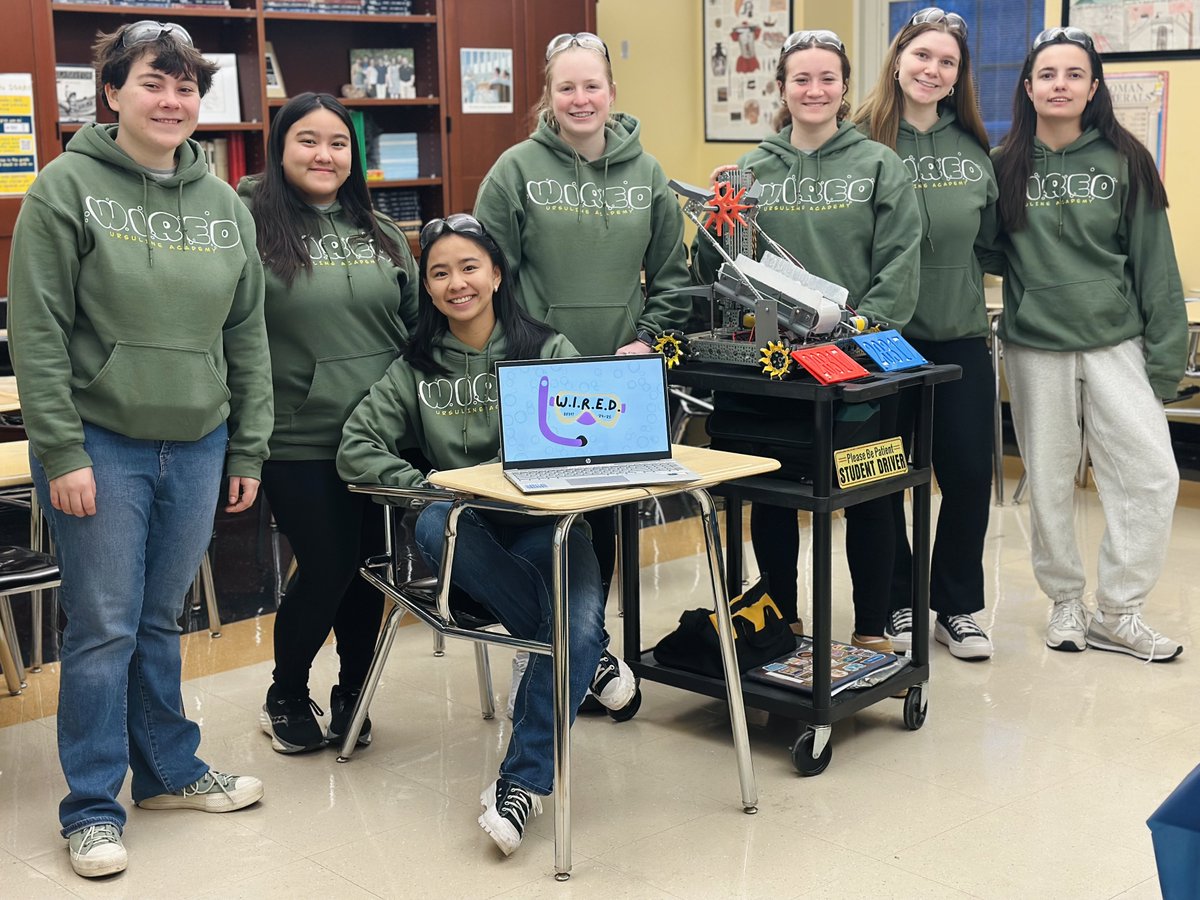 The WIRED Robotics team wrapped up their second qualifier at Walnut Hills, pushing themselves with a challenging build and gaining new skills along the way! 🔧💡 A huge thank you to UA alum Katie Polson for sharing her mechanical engineering expertise!