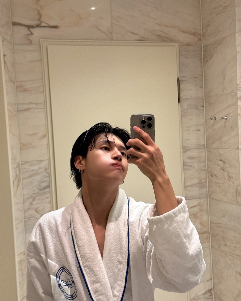 JWYcomfort's tweet photo. JUNG WOOYOUNG WHAT THE FUCK IS THIIIIS ???????? https://t.co/AGEqQJ1ku2