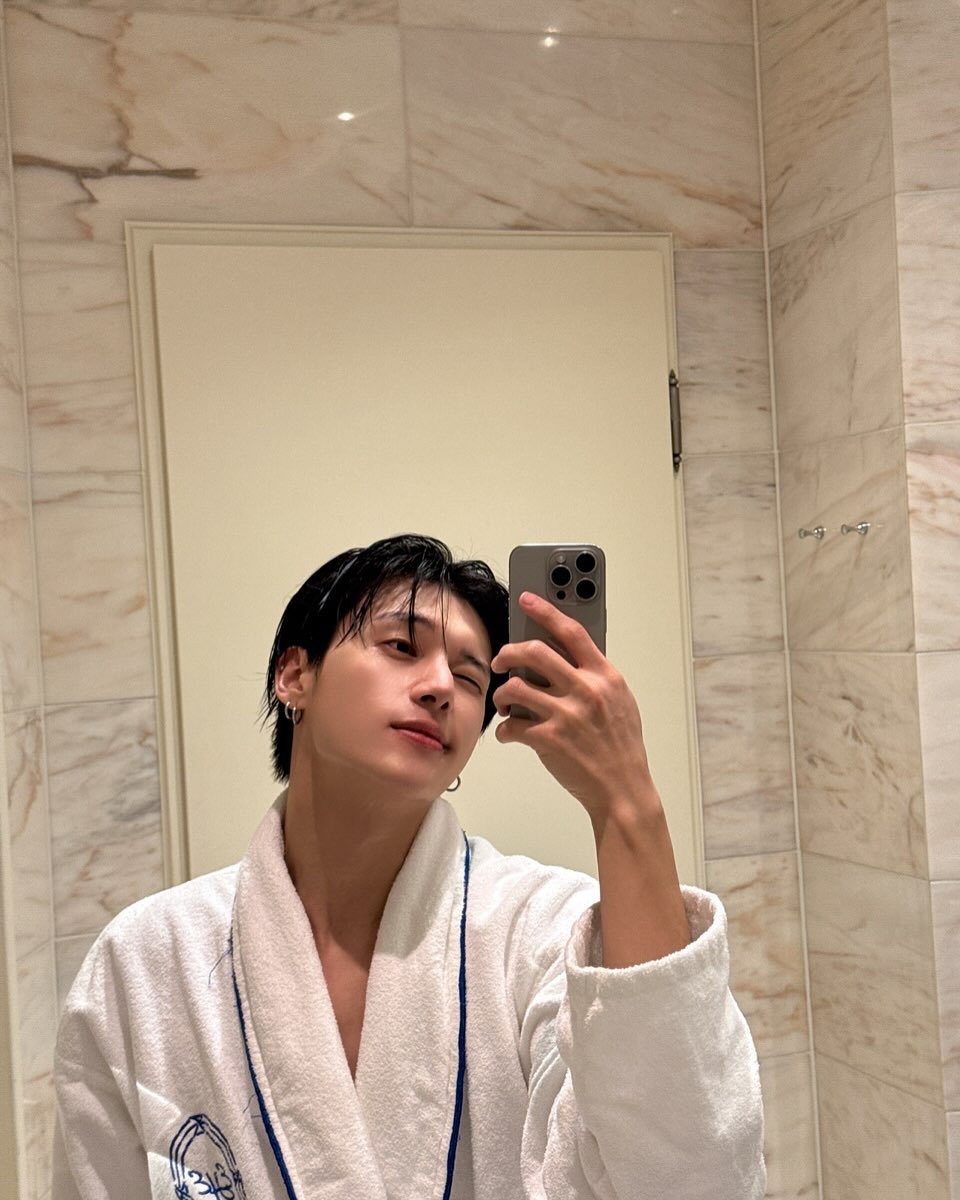 JWYcomfort's tweet photo. JUNG WOOYOUNG WHAT THE FUCK IS THIIIIS ???????? https://t.co/AGEqQJ1ku2