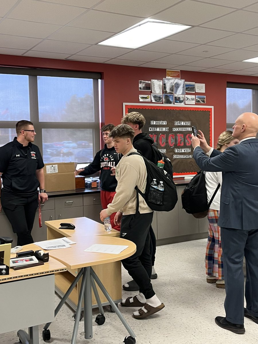 There are not enough wonderful things you could say about <a href="/CoachGalloway44/">Chris Galloway</a>. He was recognized today as the WGN’s teacher of the month and so deserving! Mr. Galloway is the true definition of having a heart of a Fox and man we are lucky to call him member of our division! Congrats