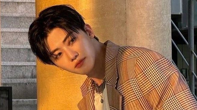 yukinnomin's tweet image. nomin au // love asset 

jaemin starts a new role in an investment bank analyzing kpop companies, despite knowing nothing about kpop or idol culture. for research purposes, he attends a few concerts of the superstar lee jeno, who falls for his mysterious and handsome “fanboy”