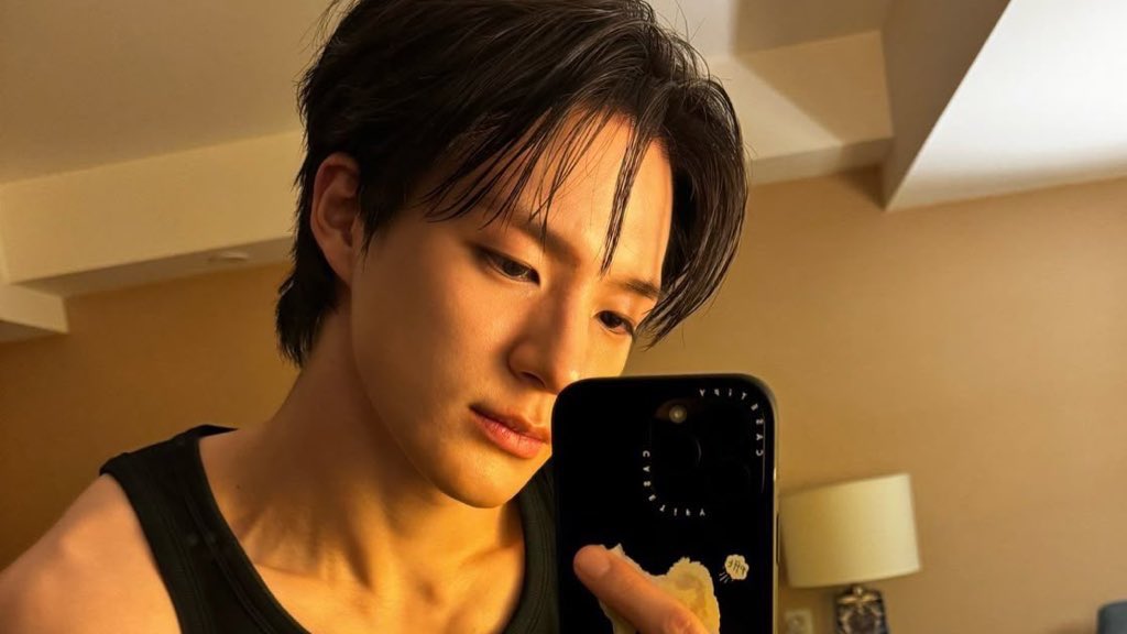 yukinnomin's tweet image. nomin au // love asset 

jaemin starts a new role in an investment bank analyzing kpop companies, despite knowing nothing about kpop or idol culture. for research purposes, he attends a few concerts of the superstar lee jeno, who falls for his mysterious and handsome “fanboy”