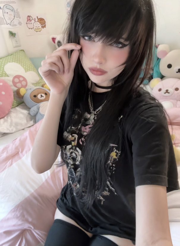 ♡︎ this to be added to a list !

↻ if you’d want to interact ( DM Pass )

Mutuals only , will be a little selective !