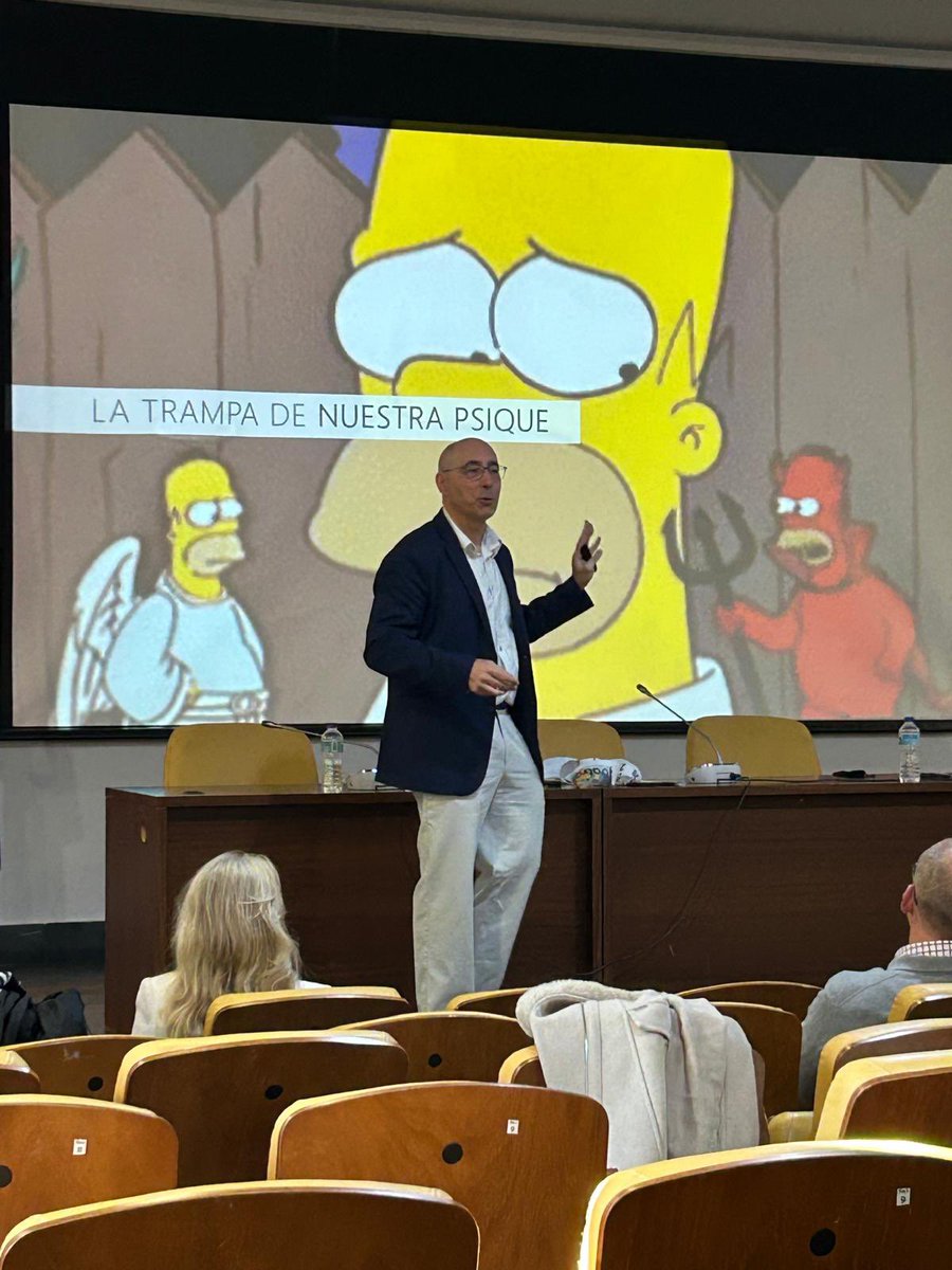 nuriacastroc's tweet photo. Fantástica e interesante Masterclass sobre Inteligencia Directiva organizada por @ACENOMA y dirigida a directivos de empresas e instituciones.

Pedro Luis Sánchez Torres y Javier Santos Fernández son un tándem perfecto que han sabido transmitir y dejarnos con ganas de más. https://t.co/Pcovex2wP6
