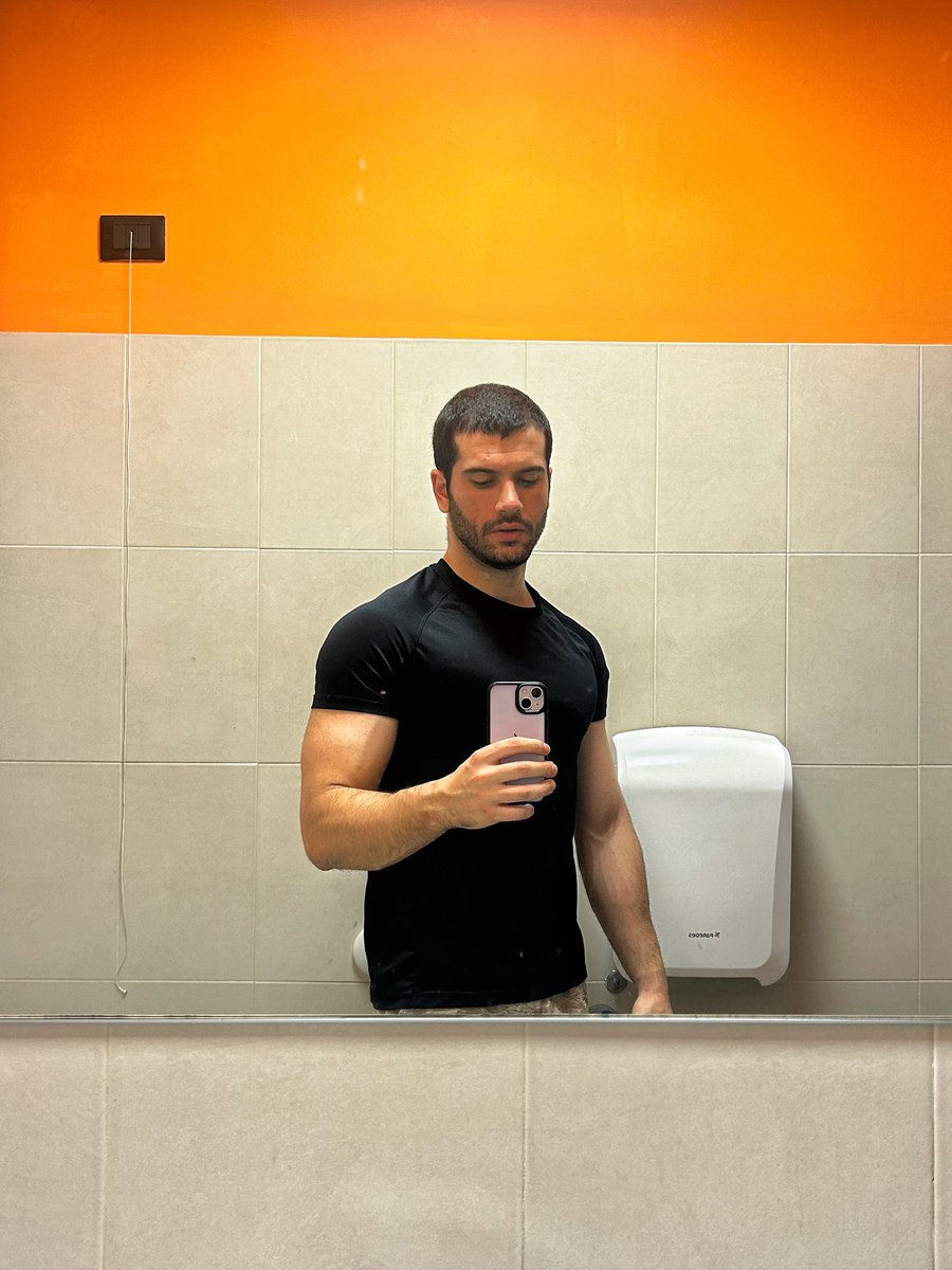 Giorgitooo's tweet image. Pump pre Sanremo