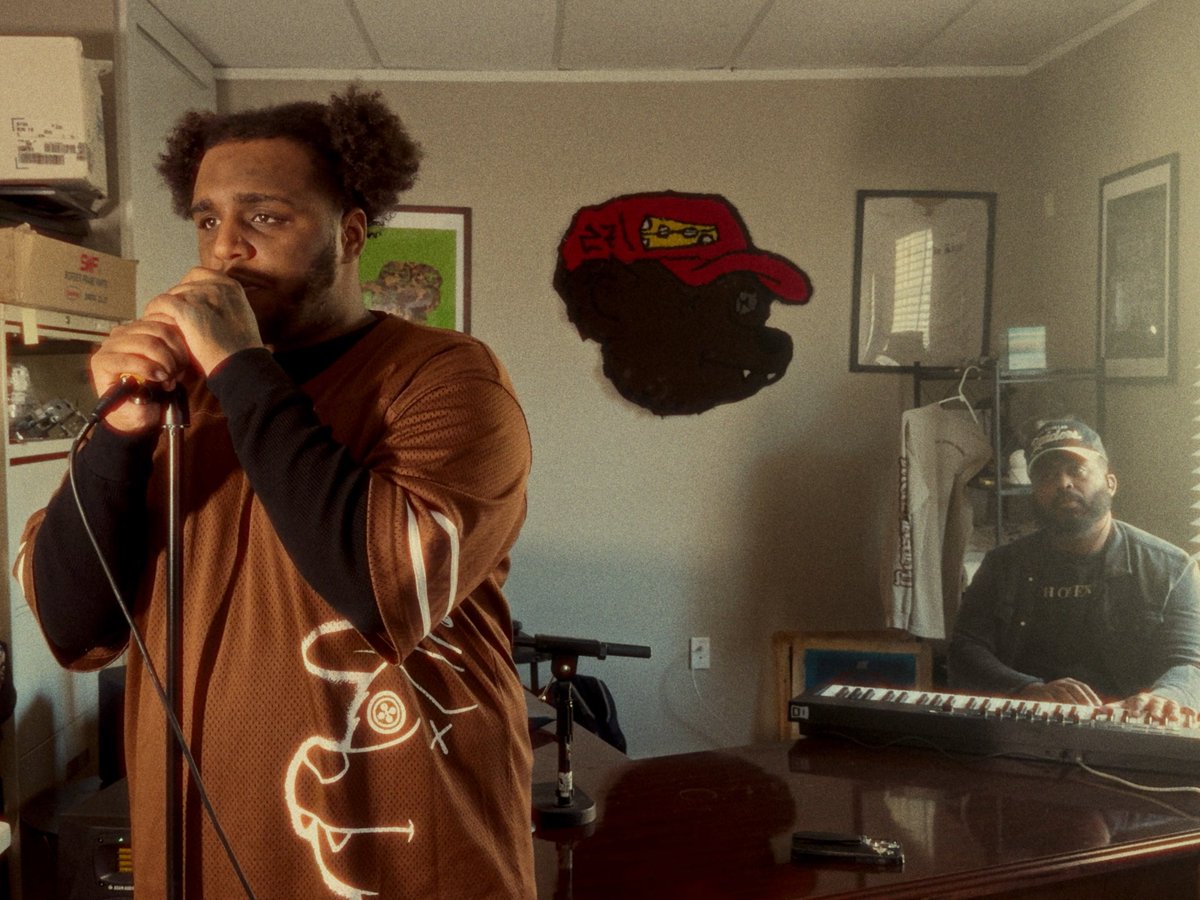 MajoraXrd's tweet image. New video with @Bamsworth  ‘Locked in’ out now
Official submission for @nprmusic Tiny Desk 2025 Contest
youtu.be/Tnyqg29f1H8?si…

Shot by: Me &amp;amp; @qntmtx 
VHS / Title Card / Edited / Color by: Me

#tinydesk #tinydeskcontest #nprmusic #npr