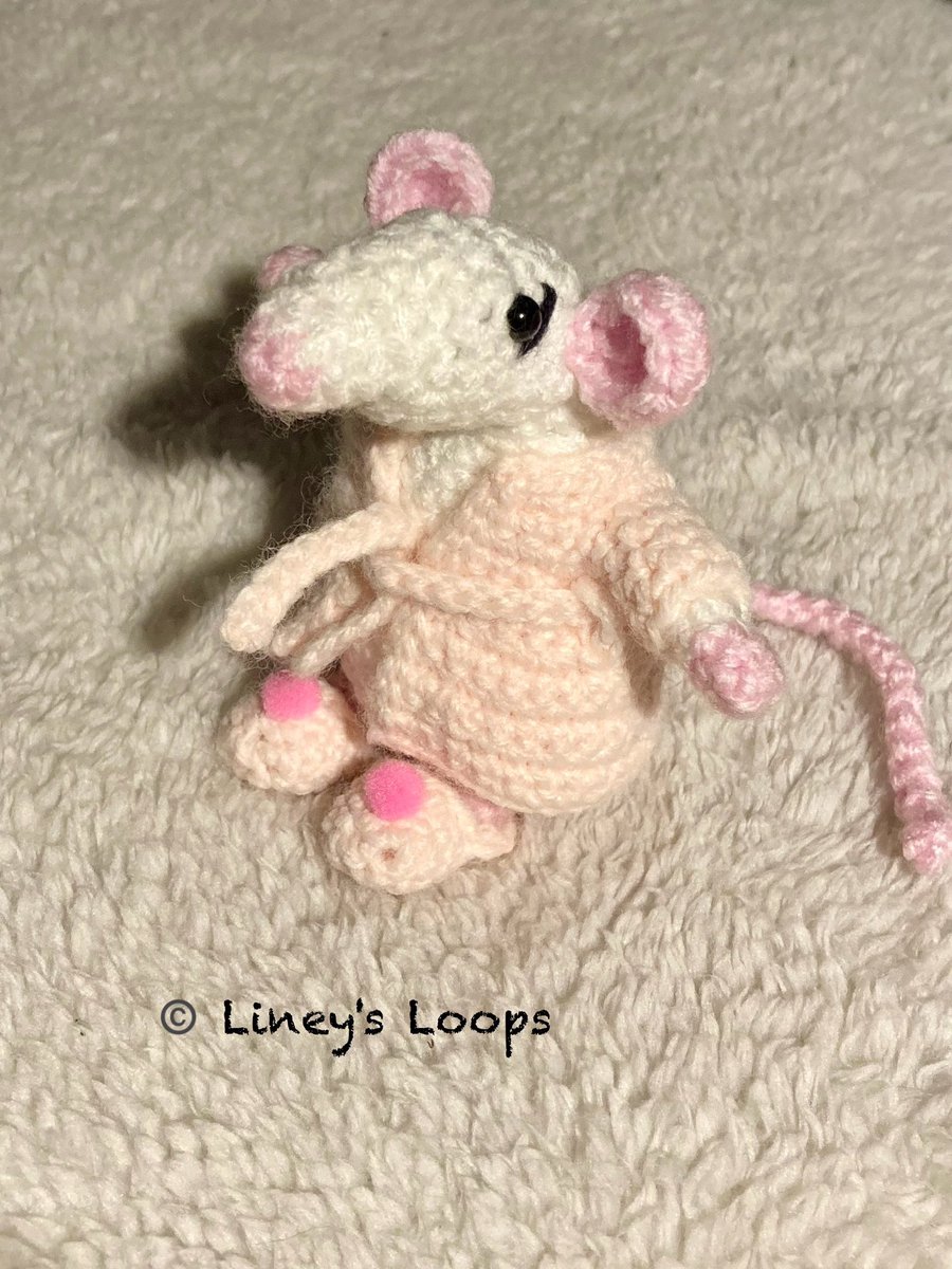 lil_liney's tweet photo. I've been working on a new project recommended to me by my friend @Kristen_Fergie 
Here are a few of the components 🧶🐭🧳 https://t.co/wVBGCzd0Xx