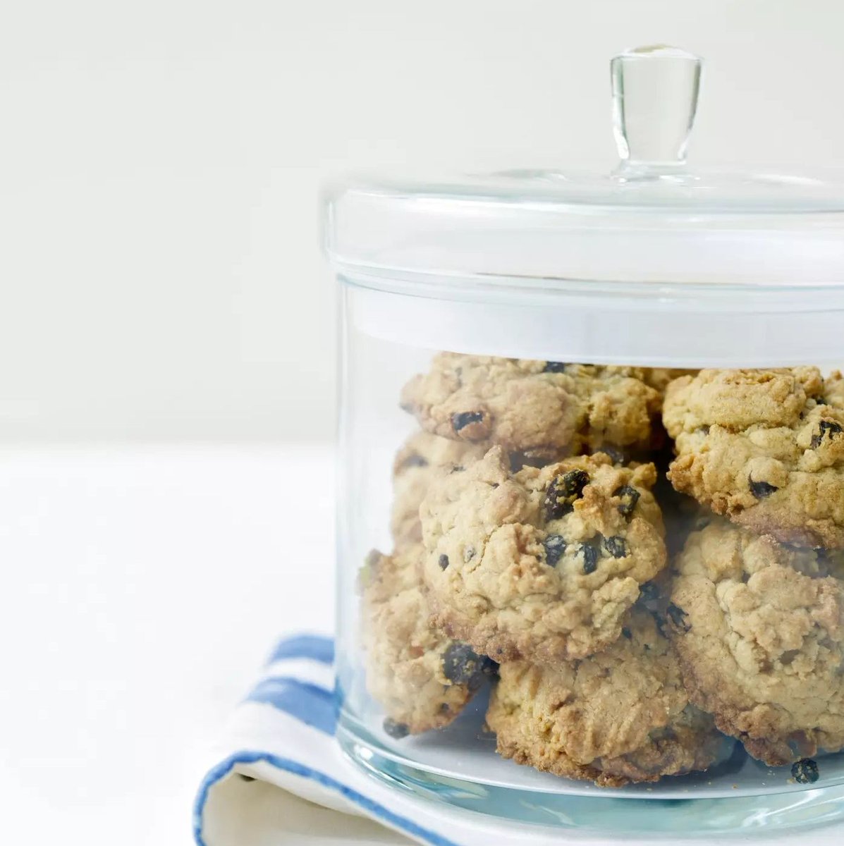 DeliaOnline's tweet photo. Cake of the Week: Good Old Rock Cakes. From Delia's Cakes book, these traditional cakes are easy to make and you only need a few pretty basic ingredients so give them a try. Get the recipe here: https://t.co/rH4X9BAvGN
#homemadecake #baking #rockcakes #easycake #winterbaking https://t.co/oDZ9BwUL2K