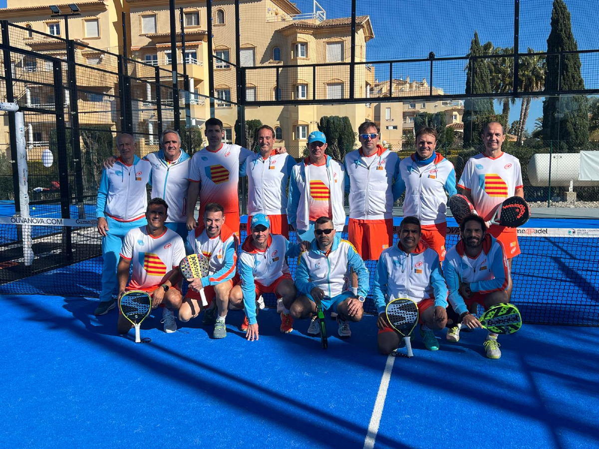 PadelCV's tweet photo. ¡Arrancamos motores! 🚀 Nuestra selección de veteranos se concentró el fin de semana para empezar a preparar el Campeonato de España 💥
Agradecemos a @olivanovaresort y @olivanovapadel por acogernos en sus fabulosas instalaciones 🔥 https://t.co/V5W16ekuaK