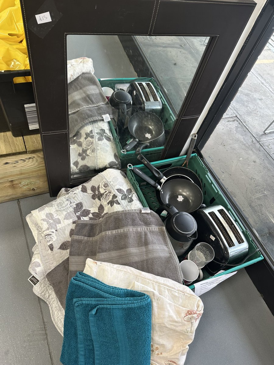NitelightC's tweet image. Some of the items gifted this week to help people start living a new life in a home rather than on the streets 😊❤️
#basicessentials #cashlessaid #communitysupport