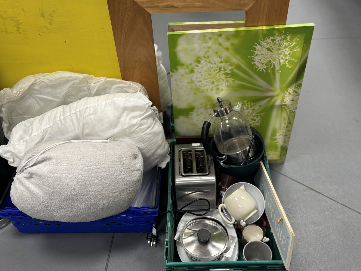 NitelightC's tweet image. Some of the items gifted this week to help people start living a new life in a home rather than on the streets 😊❤️
#basicessentials #cashlessaid #communitysupport