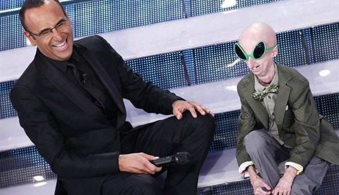 10 anni fa accadeva questo grazie all'amico Sammy. Incancellabile nei nostri cuori la sua presenza, spero anche nel tuo #CarloConti. #Sanremo2025