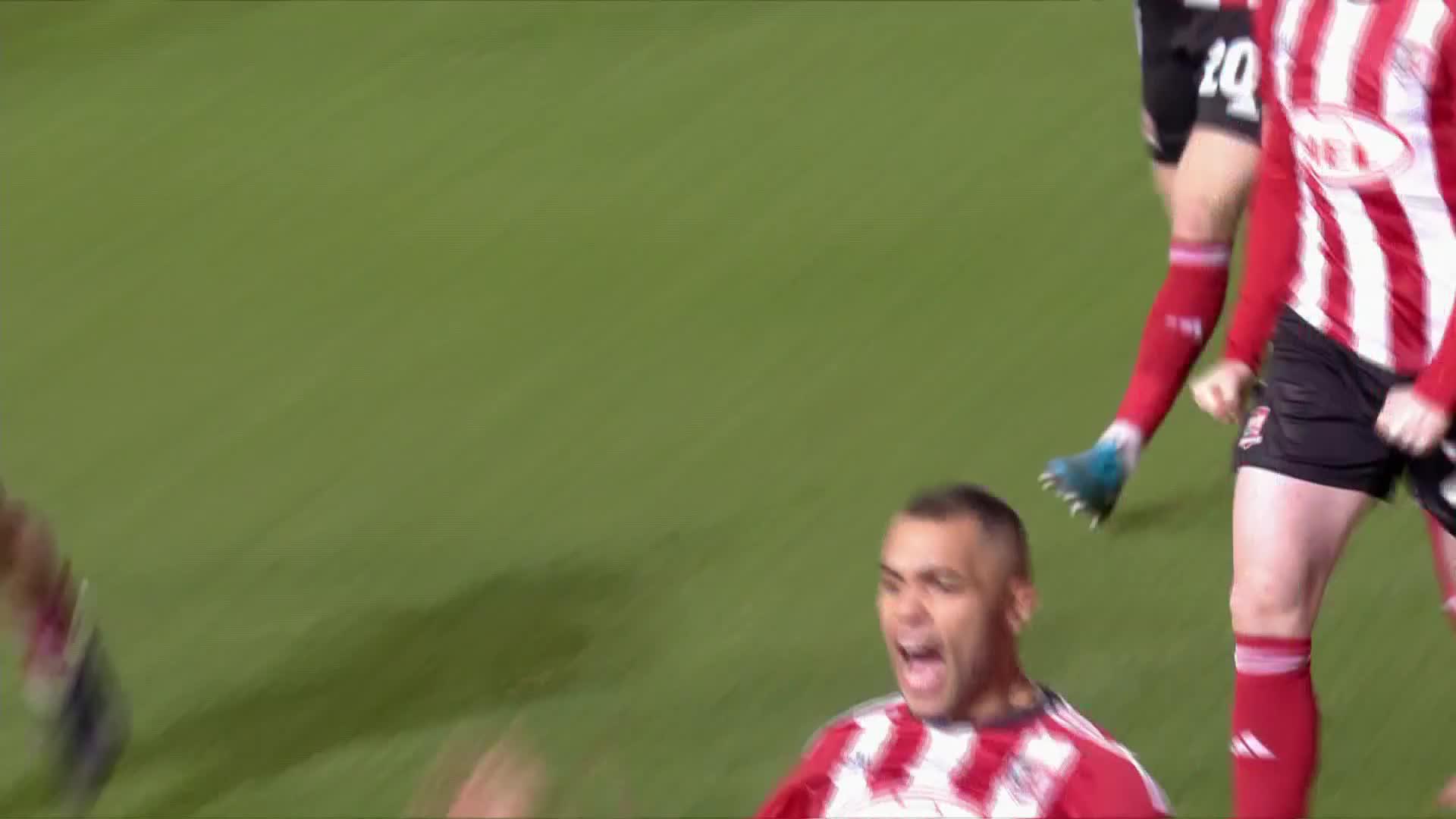 Josh Magennis gives @OfficialECFC a magical moment 🔴⚪️He's scored in the FA Cup again 😲#EmiratesFACup
