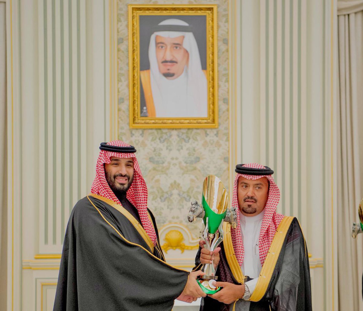 تشرفت بالتكريم من صاحب السمو الملكي الأمير محمد بن سلمان 
بمناسبة فوز منقية العالميات #مهرجان_الملك_عبدالعزيز_للإبل9