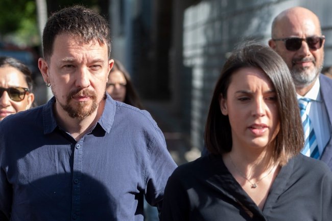 Hasta la punta de la pOlla pasándo por el escroto,de q me sigan nombrando el chalet de Galapagar de Irene Montero y Pablo Iglesias.
Conozco peña q tiene chalet el doble de grande a base de currar y son de izquierdas.
Se lo han ganado honradamente y no robando.
Con ellos siempre💪🏻