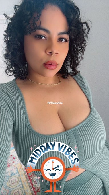 1 pic. Mid day vibes ✨ my Of is 10% off rn ? https://t.co/rQd9E7TU6I