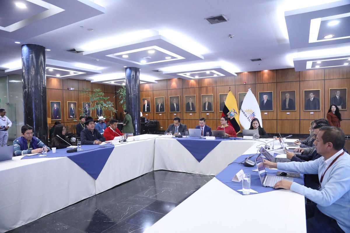 #JuntosLegislamos
El Grupo Parlamentario Ecuador Sin Hambre sesionó de manera presencial con el objetivo de evaluar la aplicación de la #LeyAlimentaciónEscolar en los procesos de contratación del <a href="/SERCOPec/">SERCOP 🇪🇨</a> 
Boletín
asambleanacional.gob.ec/es/noticia/103…