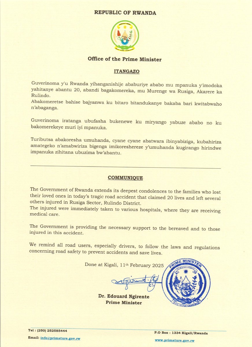 rbarwanda's tweet photo. 🚨 AMAKURU AGEZWEHO 🚨 

Guverinoma y'u Rwanda yihanganishije ababuriye ababo mu mpanuka y'imodoka yahitanye abantu 20 abandi bagakomereka.

Iyi mpanuka yabaye kuri uyu wa Kabiri, ni iya bisi yari itwaye abagenzi 52 mu muhanda Kigali-Rubavu, aho yageze mu Murenge wa Rusiga, Akarere Rulindo, ikamanuka ku musozi.

Itangazo riturutse mu Biro bya Minisitiri w'Intebe rivuga ko Guverinoma itanga ubufasha ku miryango y'ababuze ababo n'abakomerekeye muri iyi mpanuka. #RBAAmakuru